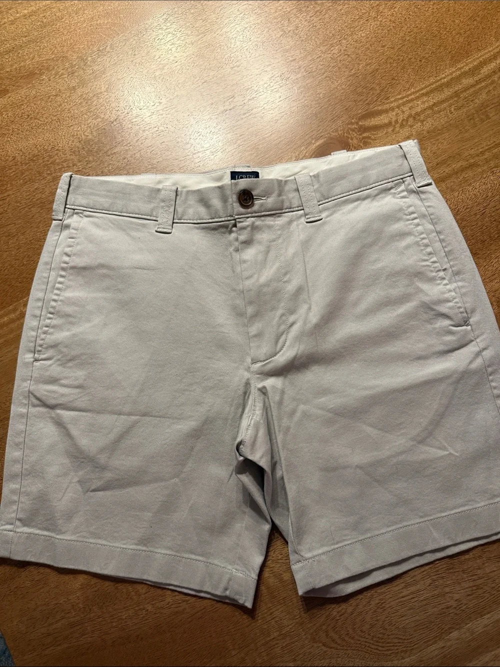 J. Crew Men’s Flat-Front 7” inseam Chino Shorts in Light Khaki Size 31